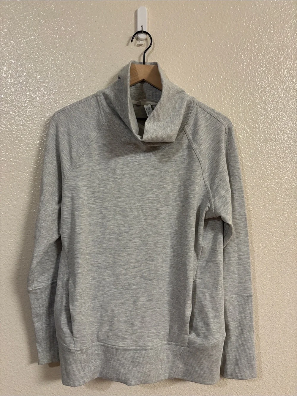 LULULEMON High Lines Pull Over in Heathered core ultra light grey